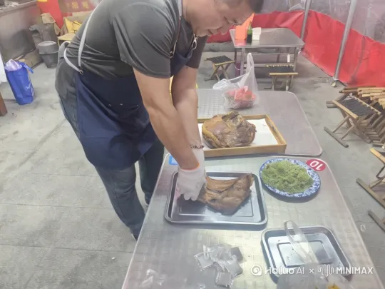 你好我是大院羊汤馆老板，我家烤全羊，各种烤肉，家常菜 by Hailuo AI Video Generator