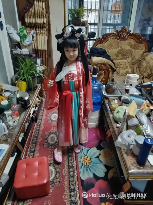 生成生成一个视频。让图片里的人。在水上飞奔。俗称水上飘。时长一分钟 by Hailuo AI Video Generator