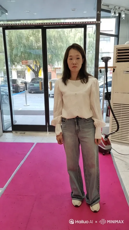 走路镜头跟随 by Hailuo AI Video Generator