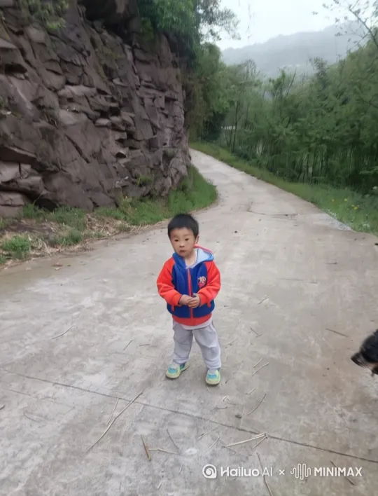 萌娃突然发力，张开双臂，脚尖离开水泥地板，身轻如燕，飞到房顶上面站着，脚睬着瓦！ by Hailuo AI Video Generator