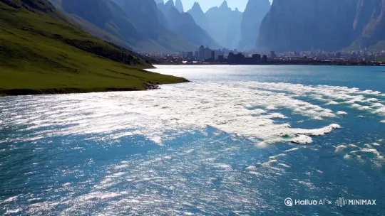 连绵的山峦环绕着平湖，波涛很大，有摇动城墙之势。湖水的波光里倒映着山峦的影子，浸染着山的青翠。 by Hailuo AI Video Generator