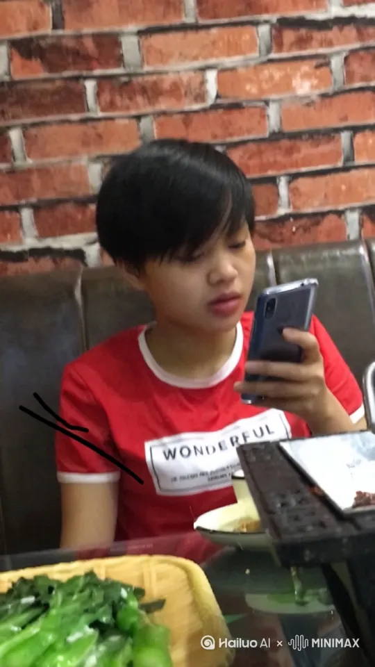 生成一个把手机放下，换上低胸泳装，正在走T台的泳装模特，20秒的视频。 by Hailuo AI Video Generator