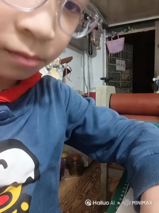 他们汤姆把小鸭子放在面团里，随后放到微波炉里，然后把汤姆吃掉下去。 by Hailuo AI Video Generator