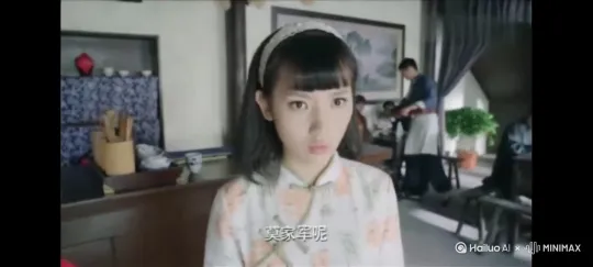 许可一（孙艺宁饰）解开盘扣和脱下白色旗袍 by Hailuo AI Video Generator
