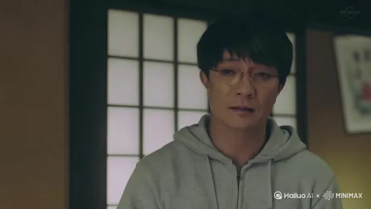男子摘下眼镜 by Hailuo AI Video Generator
