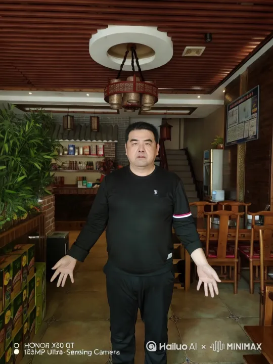 京宾楼老北京涮羊肉采用内蒙羔羊肉，肉鲜味美，环境优雅，现在有团购更换算。 by Hailuo AI Video Generator
