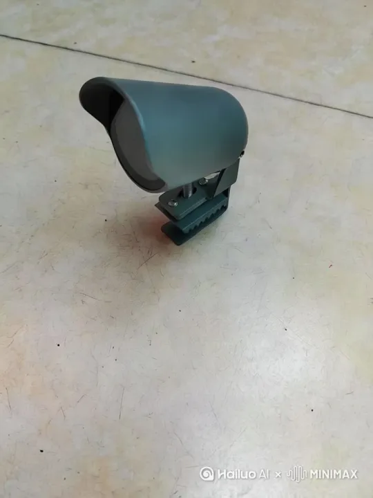 左摇头，转一圈 by Hailuo AI Video Generator