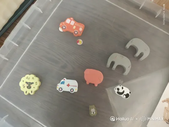 让这些小动物和小汽车，动起来，在游乐场里开心的玩耍 by Hailuo AI Video Generator