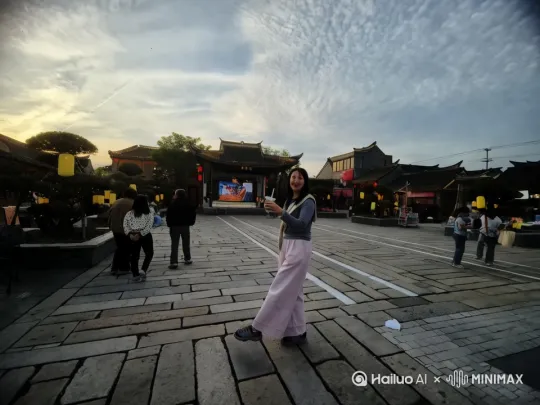 [左移,推进,右摇] by Hailuo AI Video Generator
