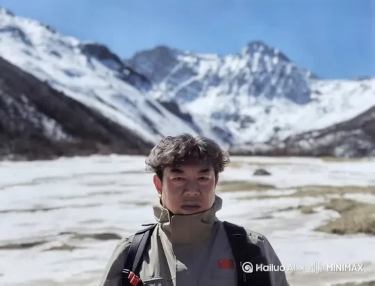帅气逼人，威武健硕，无人可挡，机智过人 by Hailuo AI Video Generator
