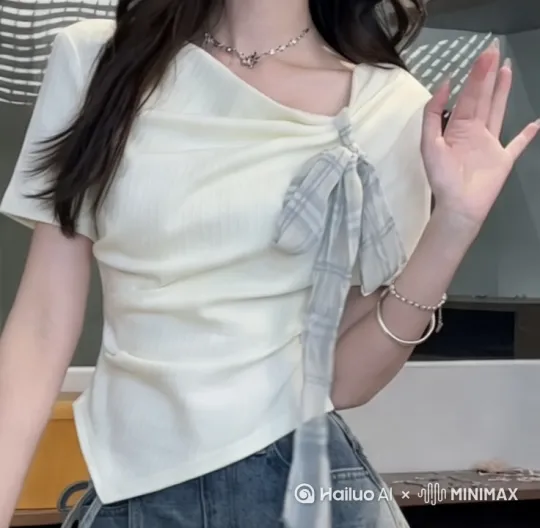 生成一个大长腿美女穿上这套服装 扭腰  展示服装的视频 by Hailuo AI Video Generator