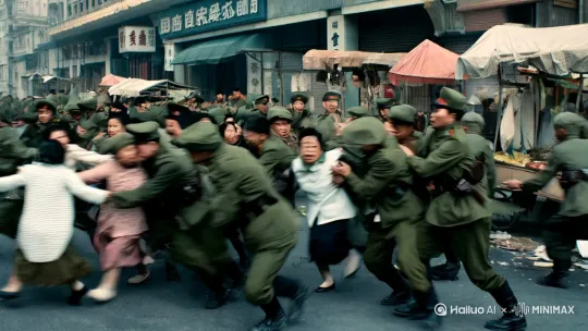 民国年间，一群日本士兵在街道疯狂抓人，妇女孩子四处流窜 by Hailuo AI Video Generator