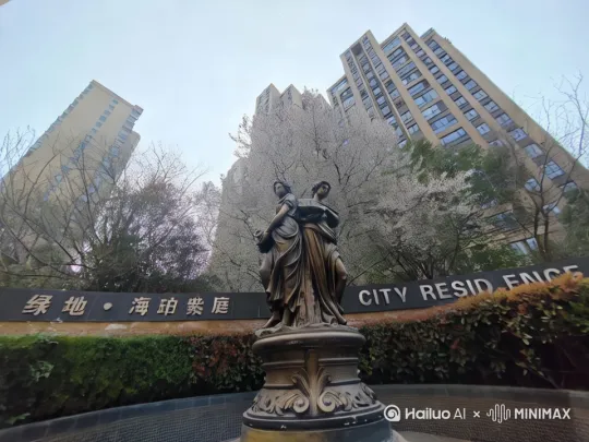 [右移,左摇,跟随][推进,上升] by Hailuo AI Video Generator
