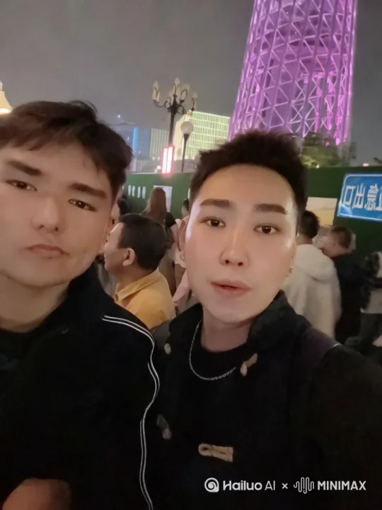 背后的塔弯腰打招呼 by Hailuo AI Video Generator