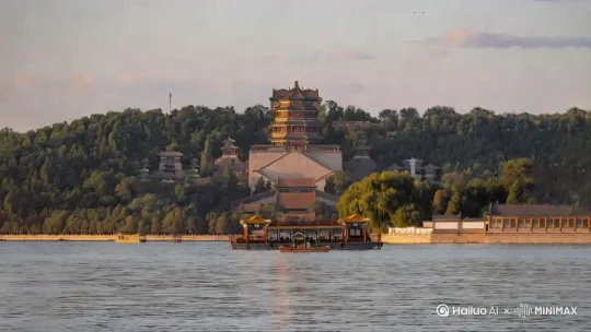 复杂的几何结构不断变化逐渐覆盖满屏幕，仿佛在数字化四维空间中展开。光影交错，空间扭曲，音效从四面八方传来，让你感受到一种前所未有的沉浸感。随着视频的拉远，你将发现自己仿佛置身于一个无限扩展的宇宙中，时间和空间在这里失去了意义，只有无尽的探索与发现 by Hailuo AI Video Generator