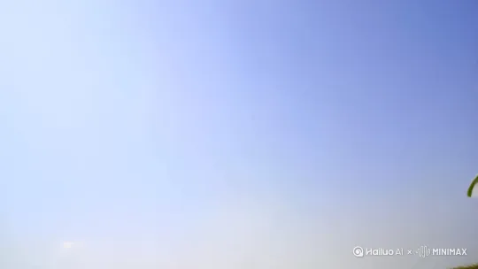 在纯净的天空下，[左移,推进,右摇]伊利畅轻低温酸奶的罐子突然爆开[右移,左摇,跟随]，缤纷的柚子果粒和芒果粒夹杂着青稞爆珠喷涌而出[拉远,上升,下摇]，果粒与爆珠以慢动作四散飘落[下降,上摇]， by Hailuo AI Video Generator