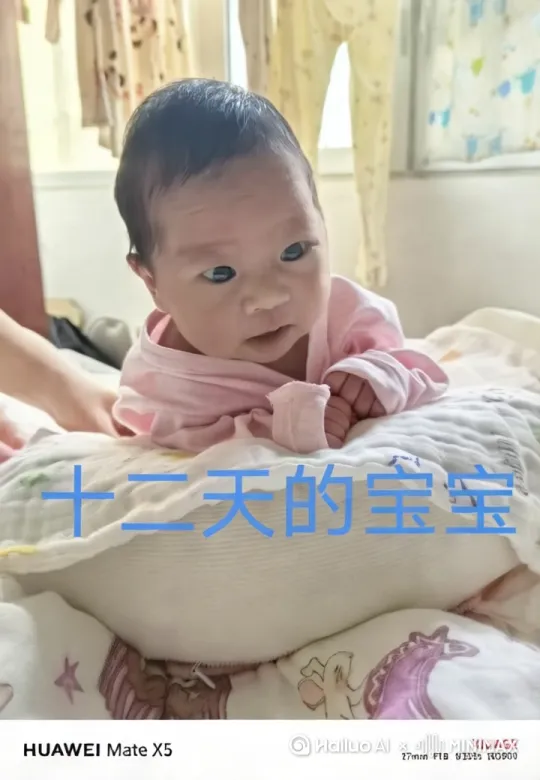 让图片中的人张开嘴巴大笑 by Hailuo AI Video Generator