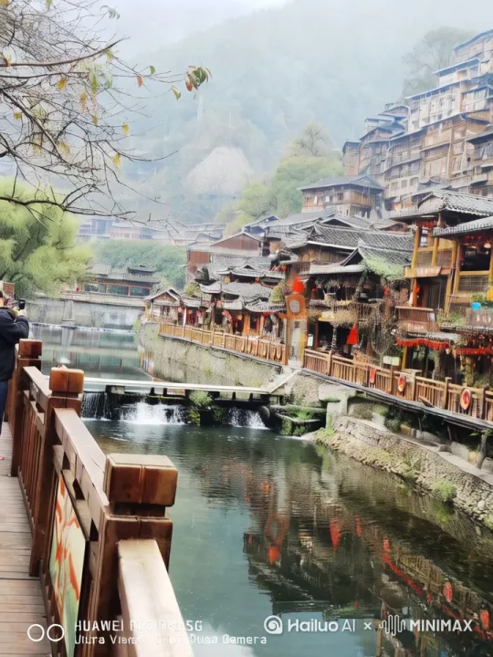俯视+环绕运镜展示景区，超高清画面，丁达尔光效 by Hailuo AI Video Generator
