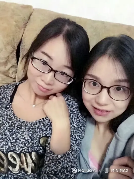 这两个人互相亲吻起来[左移,跟随][右移,跟随][拉远,上升,下摇] by Hailuo AI Video Generator