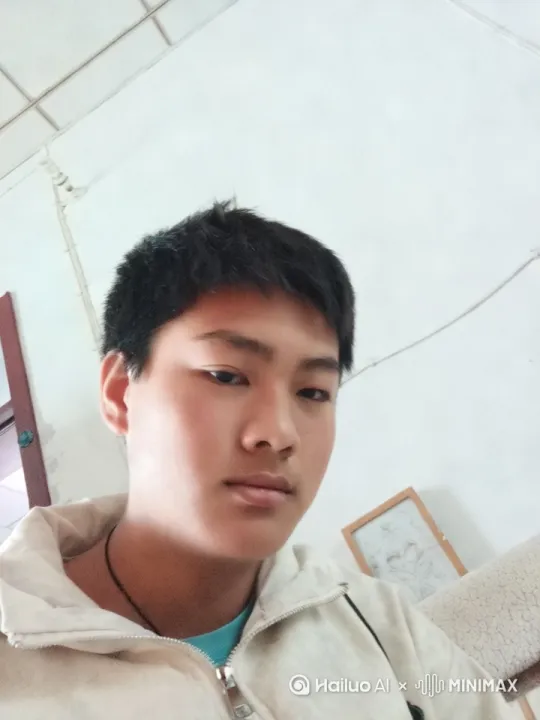 换个帅气换个帅气点的发型，然后再加一个帅到爆的转场。 by Hailuo AI Video Generator