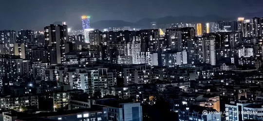 [左移,推进,右摇] by Hailuo AI Video Generator