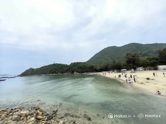 巨大海啸把人们都淹没了。 by Hailuo AI Video Generator
