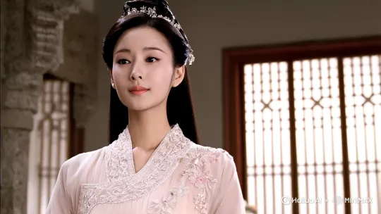 一个中国电影女演员，也总把自己想象成想去哪就去哪的大人 拿时间换来的成熟 或许比想象中深刻 优雅从容淡然的她 和自由浪漫热烈的她 哪个是我 哪个都是我，推出，上升，下摇，电影画质 by Hailuo AI Video Generator