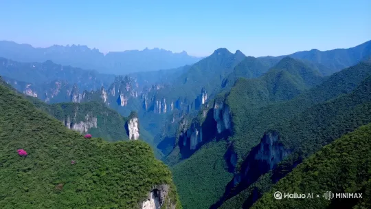 蟒河景区：太行深处的山水秘境，等你来探！

你是否厌倦了城市的喧嚣？ 是否渴望拥抱自然，呼吸新鲜空气？蟒河景区，一个藏在太行山深处的世外桃源，将满足你对山水美景的所有幻想！

这里，你可以：

漫步幽深峡谷，感受大自然的鬼斧神工。 蟒河峡谷两岸峭壁林立，奇峰怪石，形态各异，仿佛置身于一幅天然的山水画卷。

邂逅灵动猕猴，体验人与自然的和谐共处。 蟒河是猕猴的天堂，数百只猕猴在此繁衍生息。它们活泼可爱，或嬉戏打闹，或觅食休憩，为景区增添无限生机。

挑战惊险刺激的漂流，感受速度与激情的碰撞。 蟒河漂流落差大，水流湍急，沿途风光旖旎，是夏日消暑的绝佳选择。

品尝地道的农家美食，感受淳朴的乡村风情。 景区周边农家乐众多，提供各种山野美味，让你在欣赏美景的同时，也能大饱口福。

蟒河景区，四季皆美：

春：山花烂漫，生机盎然。

夏：绿树成荫，清凉避暑。

秋：层林尽染，色彩斑斓。

冬：银装素裹，静谧祥和。

无论你是摄影爱好者、户外运动达人，还是只想放松身心的都市人，蟒河景区都能带给你难忘的体验！

还等什么？快来蟒河景区，开启你的山水之旅吧！

温馨提示：

景区地址：山西省晋城市阳城县蟒河镇

开放时间：全年开放

建议游玩时间：1-2天

交通方式：自驾或乘坐旅游专线车

更多详情，请关注蟒河景区官方网站或微信公众号。 by Hailuo AI Video Generator