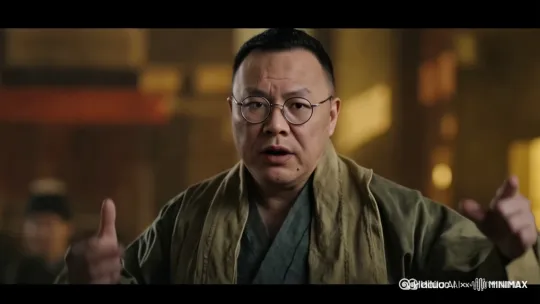 [左移,右摇,跟随]一手手持盐铁，另一手持会议稿，蔑视其他人，言之凿凿。 by Hailuo AI Video Generator