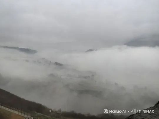 鸟瞰恩施云海之美，登高云顶，一览群云飞，扶我青云志，登顶清华府！ by Hailuo AI Video Generator