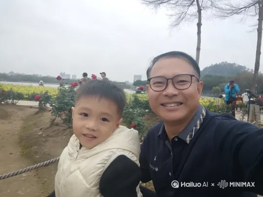把这两人生成制造飞机的视频。 by Hailuo AI Video Generator