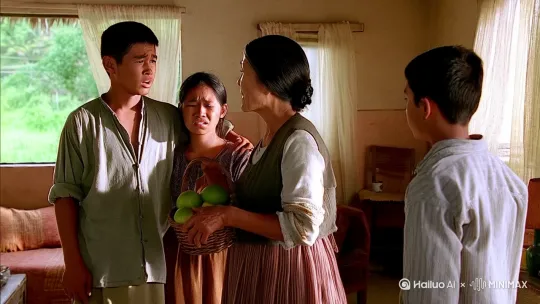 儿子，媳妇，你们终于回来了啊。哎呀，妈，您怎么亲自来了？妈，快，咱们上楼去，我就不上去了，早上我刚喂完猪，身上还带着一股猪圈的味道呢。你们不是一直爱吃水果嘛，我从老家特意给你们带了点新鲜的，今天早上刚摘的，可甜了。

妈，您带这些水果干啥呀，城里啥都能买到。您大老远跑过来找我们，是不是有啥急事呀？爸生病住院了？这……我手头的钱有点紧张。哎呀，爸怎么突然就生病住院了呢？那大哥和二哥知道吗？

你大哥啊，家里刚装修完房子，手头紧得很，拿不出多余的钱来。你二哥呢，他又不管事，医院里还一个劲儿地催着交住院费。妈这不是没办法了嘛，才想到来你们这里看看能不能借点钱应急。都怪妈当初没攒下点家底儿。

你看，抒情（可能是指媳妇的名字或者昵称）都有点儿生气了。妈，您别往心里去，我这不是差点钱吗？您先拿着，您也别怪儿子，您孙子马上就要上小学了，到处都要用钱，儿子挣得也不多。按理说，我们做儿女的应该多拿点钱出来，可是我现在真的是有心无力啊。妈，您也别太担心，我回去自己想办法。这水果你们拿回去吃吧。

妈，这水果您就带回去吧，您路上吃。路上慢点儿啊，注意安全。我就不送您到路口了，您自己小心点儿。

（这里有些语句断裂和不连贯，我尝试根据上下文进行合理推测和补充）

你干什么去？怎么又回来了？妈呢？我让她先回去了。你怎么能让妈就这么回去呢？您这个月给我的零花钱我都给妈了，爸现在生病住院正是要用钱的时候，您身上就那么点儿钱，怎么能这么轻易就让妈走了呢？妈大老远跑过来，连顿饭都没吃上，您这么做儿子合适吗？

你看看你干的好事！等我回来再找你算账！岁月匆匆如流水，多少故事留下了感动，谁又能真正做到无悔无泪呢？爱恨交织，人生不就是一场不停轮回的戏剧吗？

妈走那么快干嘛呀！咱们一起回家！儿媳妇，我就不上去了，我还急着打车回家呢。妈，您说什么呢？赶紧跟我回家！

来来来，妈，您坐。我就不坐了，我身上脏兮兮的。没事儿的妈，快坐下吧。儿媳妇啊，你看你们家收拾得多干净啊。这个钱呢，你拿着先把药费交了，如果不够的话再跟我们说。真是谢谢你了啊。

媳妇，咱们都是一家人，说这种话就见外了。您先坐着，跟我去房间一下。你看看你干的好事！妈那个样子你就不心疼吗？

对不起啊老婆，我知道我这个月给你的钱不多。再说了，大哥二哥都没管，我不是怕你心里有想法嘛。还有咱们孩子的学费，你别把我当那种不负责任的人啊。大哥二哥不管那是他们的事儿，钱没了可以再挣，但爸生病了咱们必须得管。老婆，你真好，谢谢你。

你看你，别这么傻乎乎的。走，跟妈道歉去。

妈，您放心，这钱就算是您借我们的，以后等我有钱了，一定还给您。儿子啊，对不起，是我不好。小时候我们找您要钱的时候都那么理直气壮，现在轮到我们照顾您了，却让您这么为难。 by Hailuo AI Video Generator