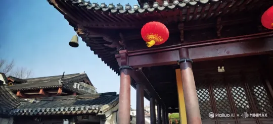 [右移,左摇,跟随] by Hailuo AI Video Generator
