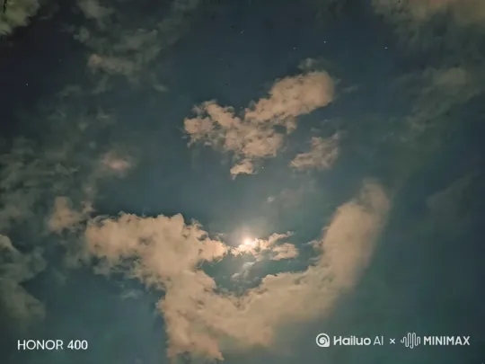 让云彩流动飞舞起来。 by Hailuo AI Video Generator