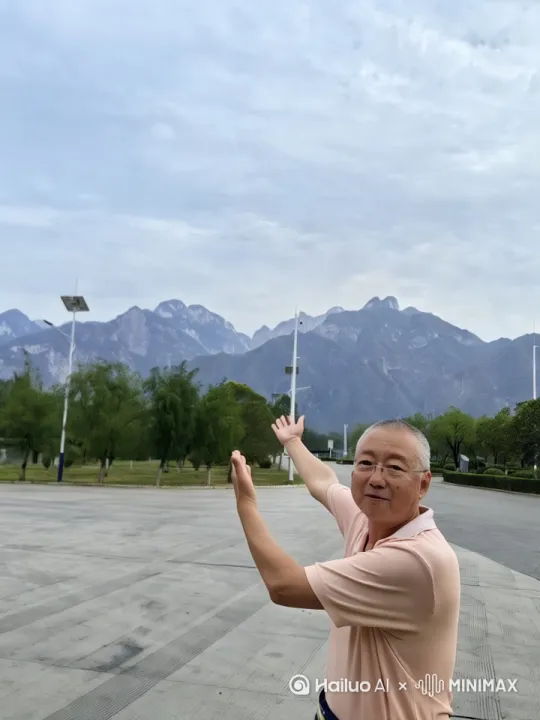 嘿嘿嘿，这个世界，是有情怀的流氓土豪，才能成事。而不是反过来。黎涛 by Hailuo AI Video Generator