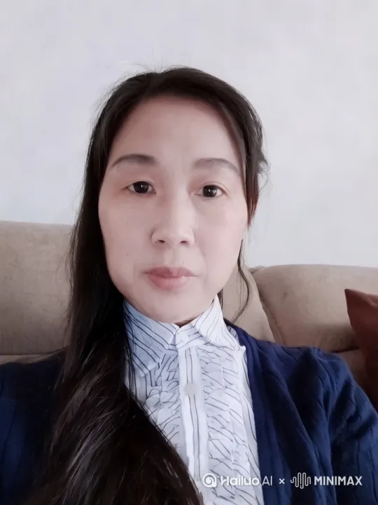 一有小兔子和小🐈小花狗加上可爱的白兔 by Hailuo AI Video Generator