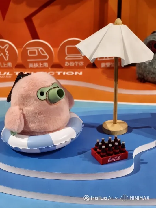 布娃娃向镜头前招手 by Hailuo AI Video Generator