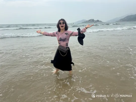 生成在海上奔跑的视频 by Hailuo AI Video Generator