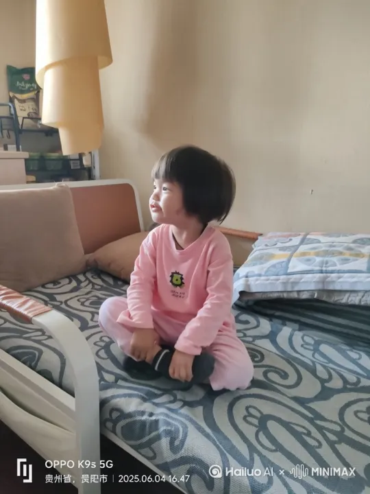 哎!看我一天闲的，有谁能不能给我找点事做呀。 by Hailuo AI Video Generator