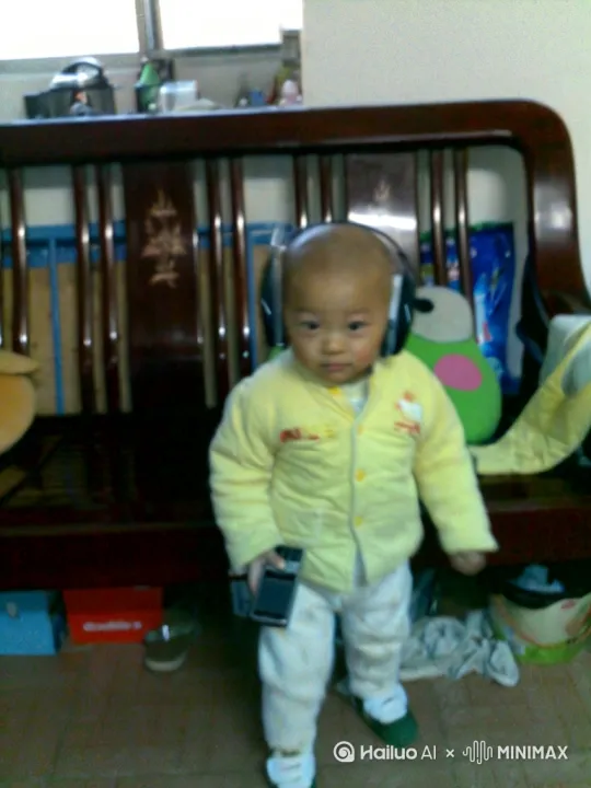 听着音乐，跳着劲舞，慢慢长大。 by Hailuo AI Video Generator