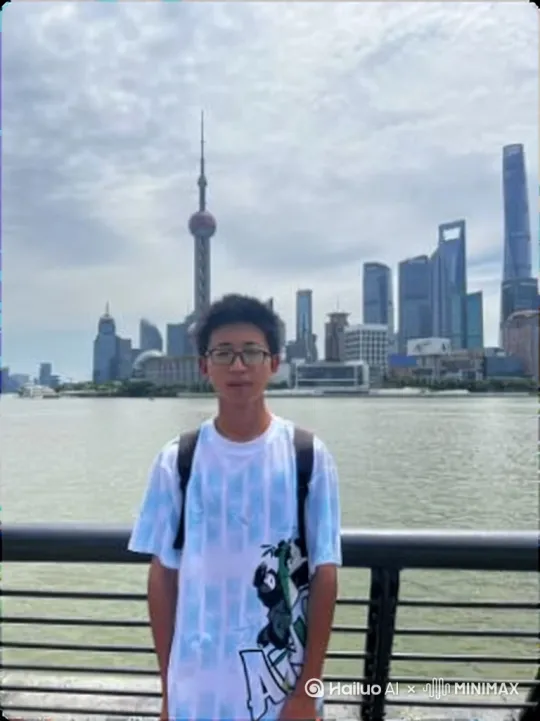 慢慢让背景成为草原的背景 by Hailuo AI Video Generator
