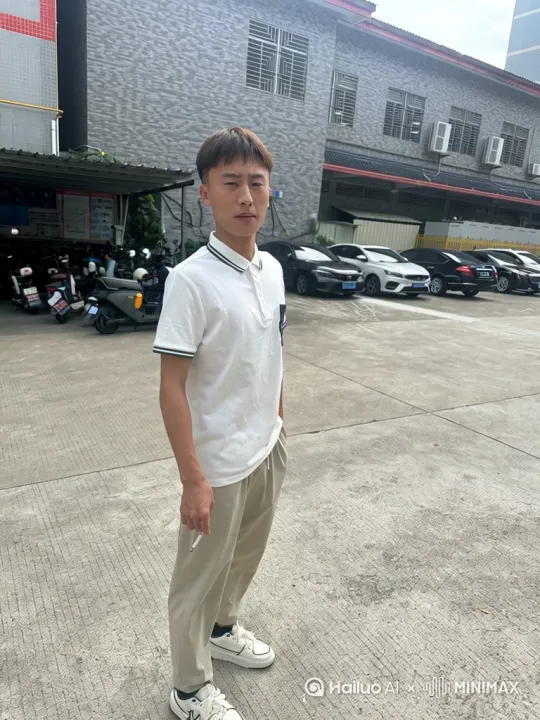 图片中人物，变身成为希瓦拉龙骑士，骑着巨龙飞走，镜头从近到远 by Hailuo AI Video Generator