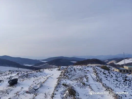 兴隆家兴隆峡10万大山波澜壮观。野生动物保护动物来回乱窜。 by Hailuo AI Video Generator