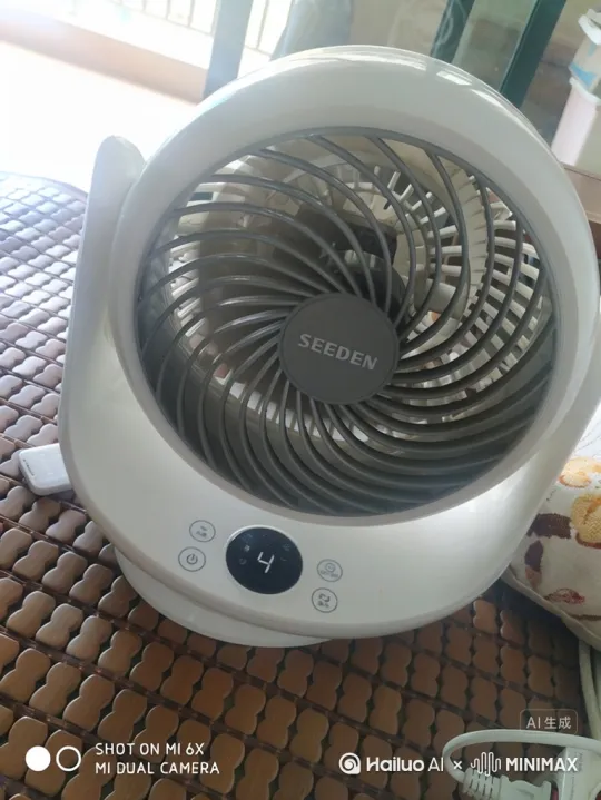 风扇剧烈抖动，然后扇叶疯狂旋转，扇叶疯狂喷出蓝色火焰，如同电影里的行星发动机。
突然，风扇内部剧烈燃烧，如何风扇发生剧烈爆炸。 by Hailuo AI Video Generator