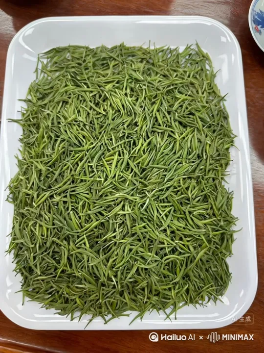 绿查的加工绿茶的加工简单，分为杀青，揉捏和干燥三个步骤，其中关键在于出租的第一道工序，即杀青鲜叶，通过杀青酶的活性成分，基本上是没有酶影响的条件下，由热力作用进行物理化学变化，从而形成绿茶的品质特征 by Hailuo AI Video Generator