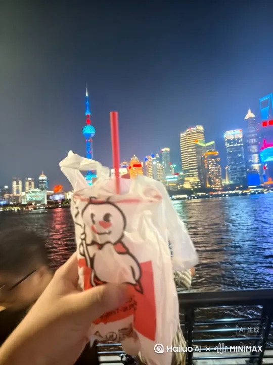 画面远处的东方明珠塔突然开始发光，之后向着拍摄者手中的饮料杯射出强烈的具有破坏力的射线，并击中拍摄者手中的饮料杯的同时画面震动，有巨大的破坏力与震撼感 by Hailuo AI Video Generator