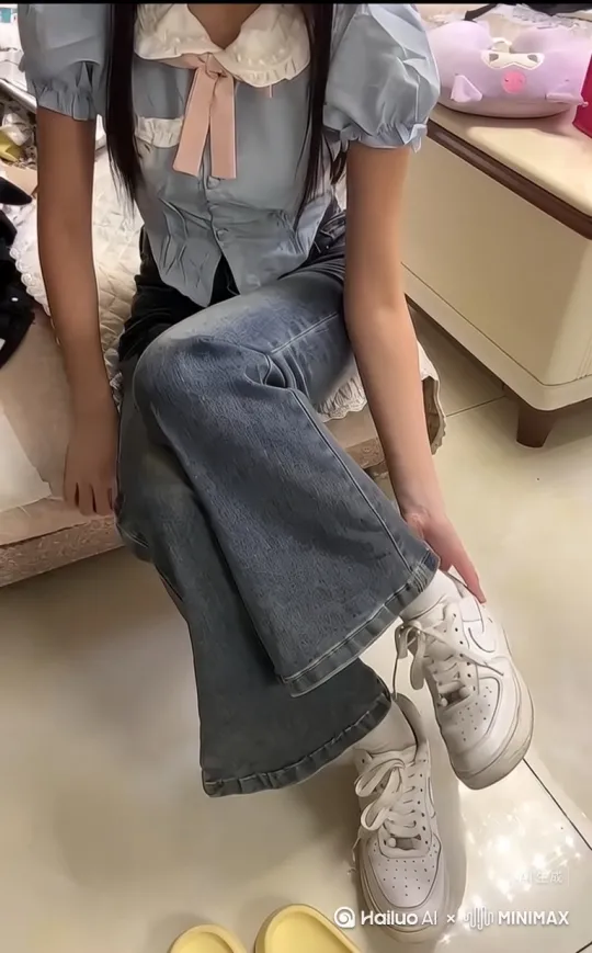 图中女生两只脚被戴上了脚铐 by Hailuo AI Video Generator