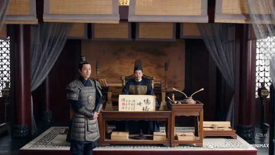 拿起桌子上那张军令状啊，都督，孔明先生吩咐了，让我把这军令状给他拿回去。[推进,上升] by Hailuo AI Video Generator