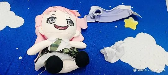 让玩偶站起来逃走 by Hailuo AI Video Generator