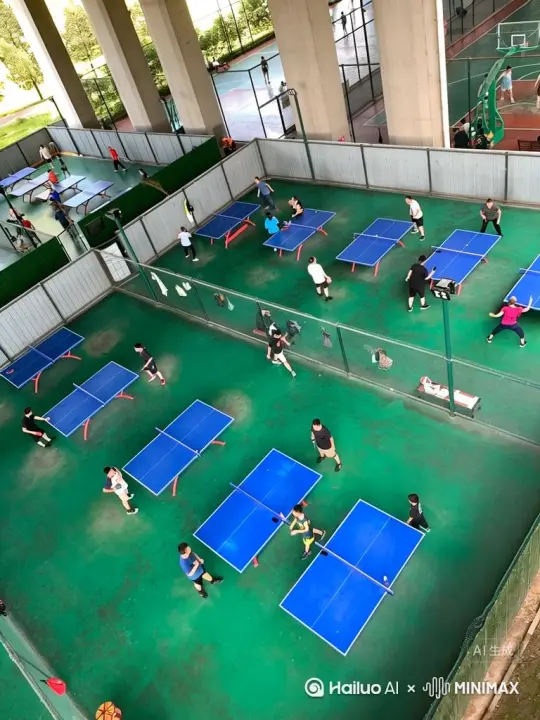 大桥下面一群乒乓球爱好者在一起打乒乓球，他们挥汗如雨兴高采烈尽情挥舞球拍，享受着节假日的欢乐 by Hailuo AI Video Generator